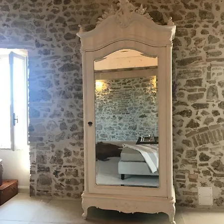 Feriehus Stone House *